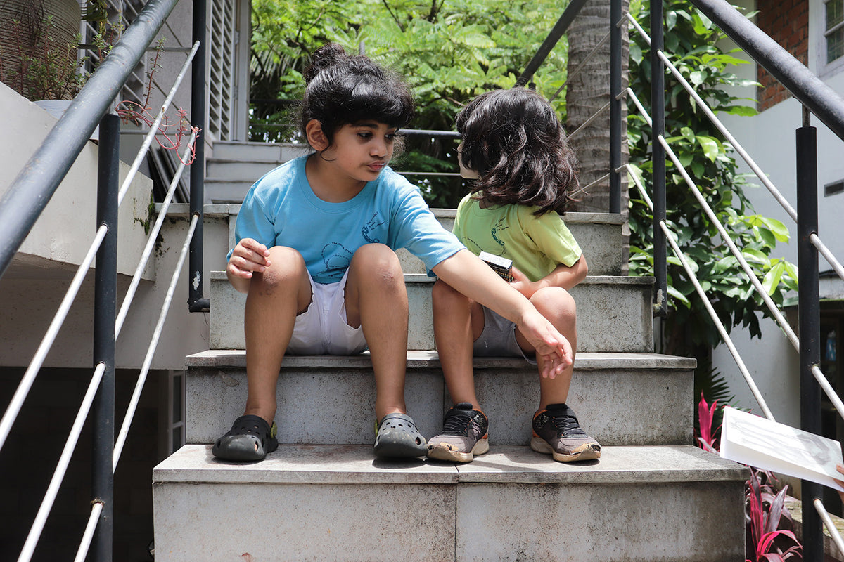 Telephonee — Kids T-shirt (Leaf Green & Blue)