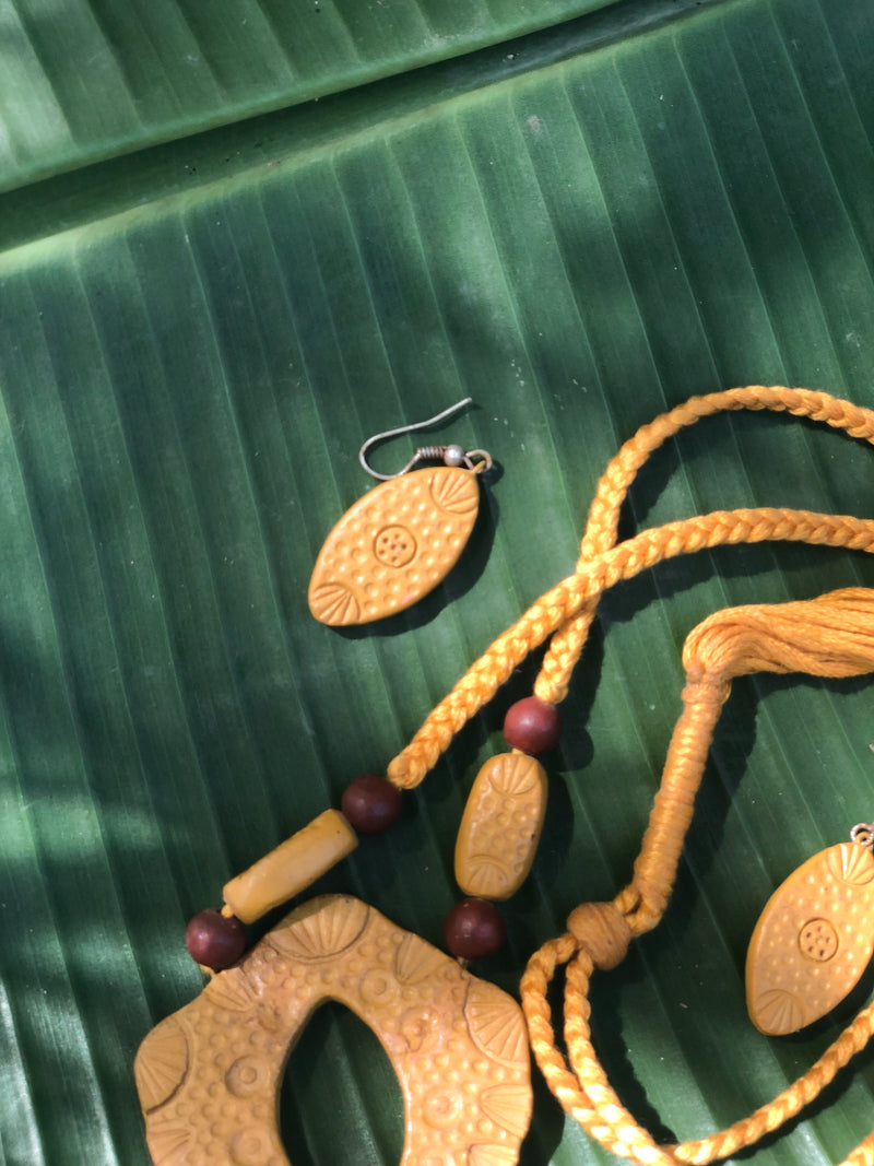 Terracotta and Thread Breaded Necklace Set